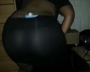 African girl twerking