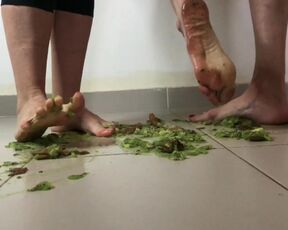 Two Girls Crushing Kiwi Barefoot Preview