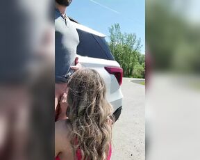 Amateur Hot Girl Gives Blowjob On Roadside