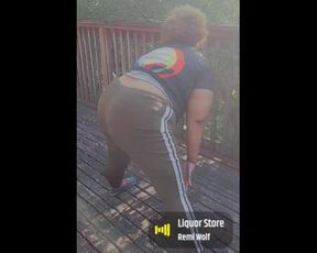 Celebrity Adaeze Anane Twerking like a Baby Girl